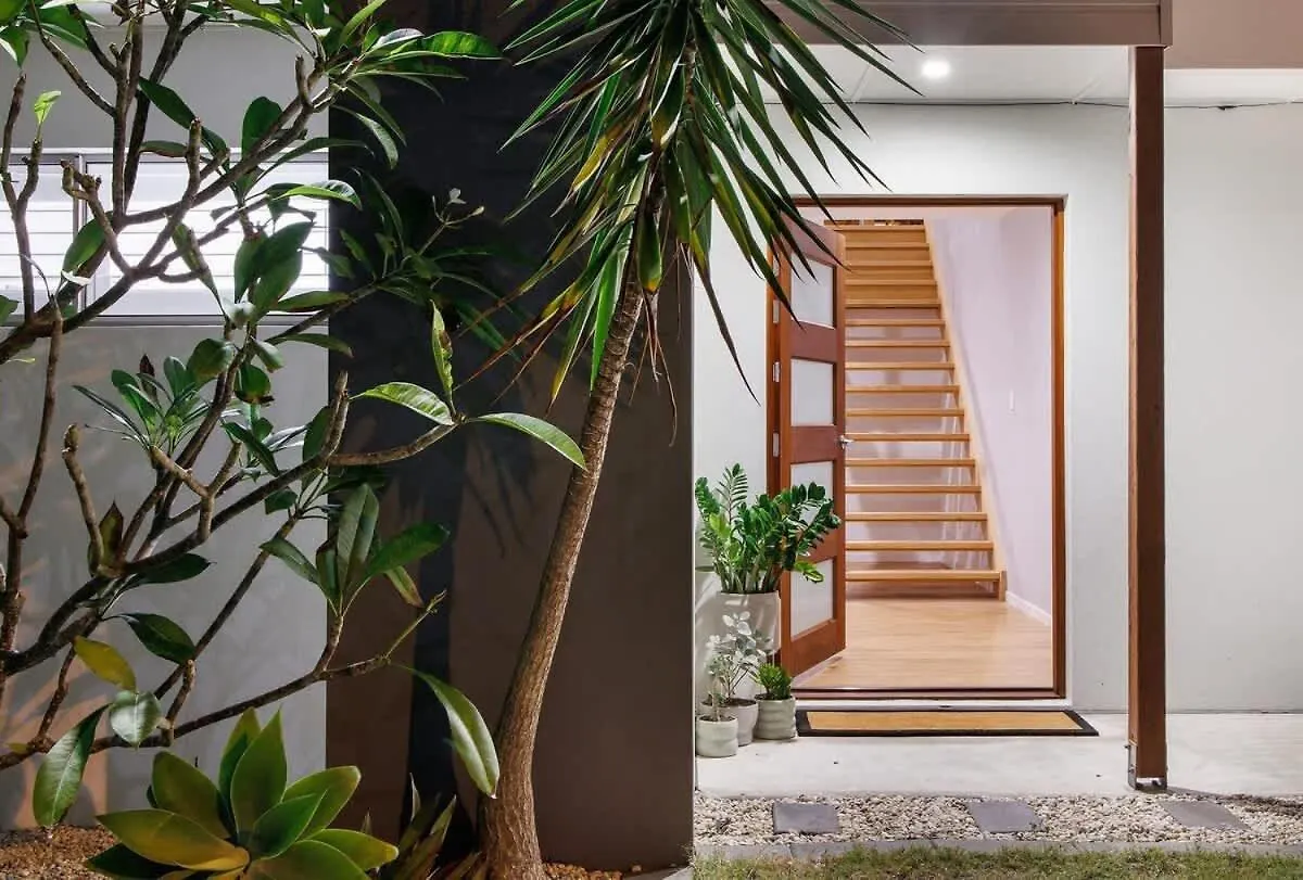 The Sunset Apartment On Orealla Санрайз-Бич Австралия